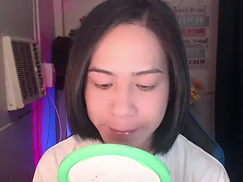 Snapshot of Lemonadexxx chatting on 11.24.25 Lemonadexxx online show from 11.24.25