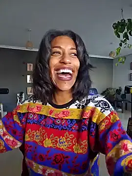 Snapshot of Goldenlace chatting on 12.04.24 Goldenlace online show from 12.04.24