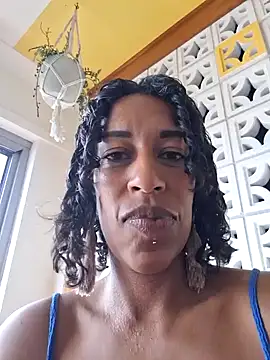 Snapshot of Goldenlace chatting on 12.18.24 Goldenlace online show from 12.18.24