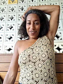 Snapshot of Goldenlace chatting on 12.29.24 Goldenlace online show from 12.29.24