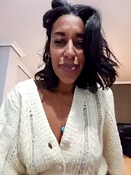 Snapshot of Goldenlace chatting on 01.18.25 Goldenlace online show from 01.18.25