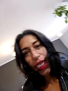 Snapshot of Goldenlace chatting on 01.20.25 Goldenlace online show from 01.20.25