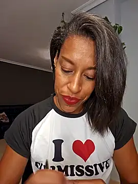 Snapshot of Goldenlace chatting on 09.19.25 Goldenlace online show from 09.19.25