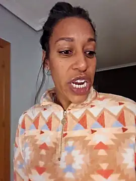 Snapshot of Goldenlace chatting on 11.15.25 Goldenlace online show from 11.15.25