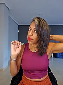 Snapshot of Goldenlace chatting on 11.16.25 Goldenlace online show from 11.16.25