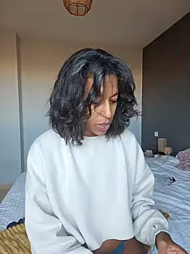 Snapshot of Goldenlace chatting on 11.27.25 Goldenlace online show from 11.27.25