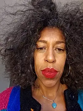 Snapshot of Goldenlace chatting on 12.16.25 Goldenlace online show from 12.16.25