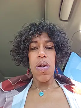 Snapshot of Goldenlace chatting on 02.27.26 Goldenlace online show from 02.27.26