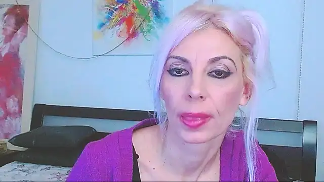 HoneyLara online show from 02.04.25