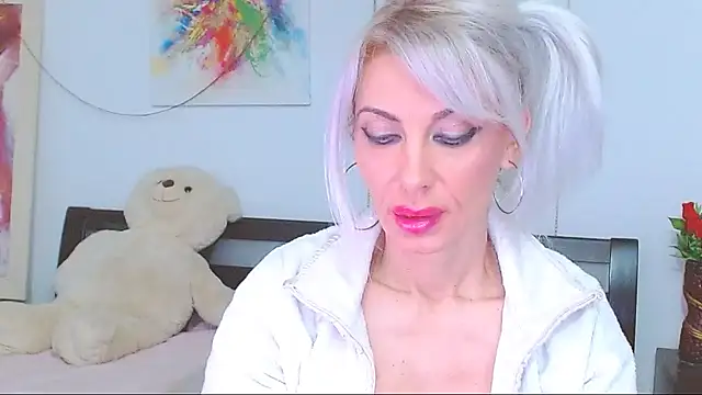 Snapshot of HoneyLara chatting on 02.04.26 HoneyLara online show from 02.04.26