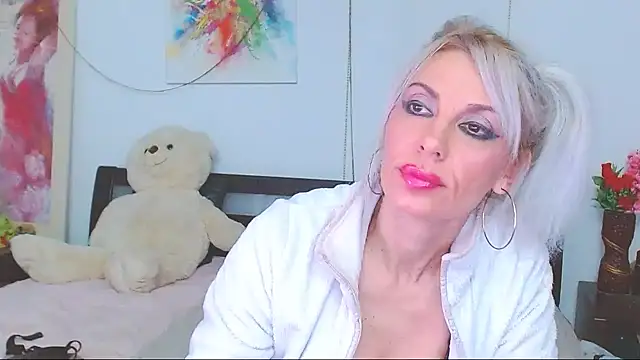 Snapshot of HoneyLara chatting on 02.08.26 HoneyLara online show from 02.08.26