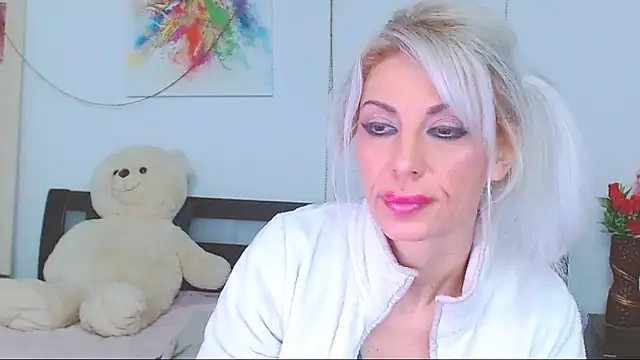 Snapshot of HoneyLara chatting on 02.13.26 HoneyLara online show from 02.13.26