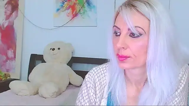Snapshot of HoneyLara chatting on 02.14.26 HoneyLara online show from 02.14.26