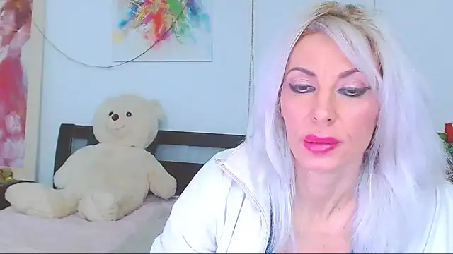 Snapshot of HoneyLara chatting on 02.14.26 HoneyLara online show from 02.14.26