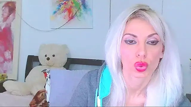 Snapshot of HoneyLara chatting on 02.24.26 HoneyLara online show from 02.24.26
