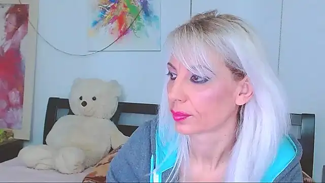 Snapshot of HoneyLara chatting on 02.26.26 HoneyLara online show from 02.26.26