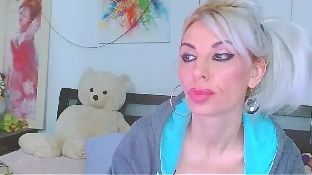 Snapshot of HoneyLara chatting on 03.06.26 HoneyLara online show from 03.06.26