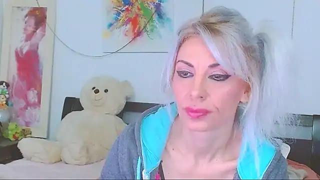 Snapshot of HoneyLara chatting on 03.08.26 HoneyLara online show from 03.08.26