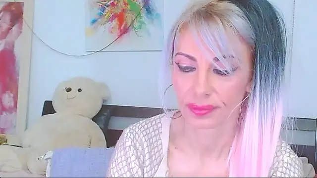 Snapshot of HoneyLara chatting on 03.15.26 HoneyLara online show from 03.15.26