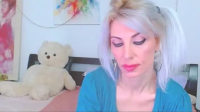 Snapshot of HoneyLara chatting on 03.23.26 HoneyLara online show from 03.23.26