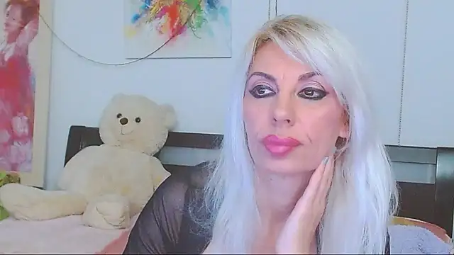 Snapshot of HoneyLara chatting on 04.11.26 HoneyLara online show from 04.11.26