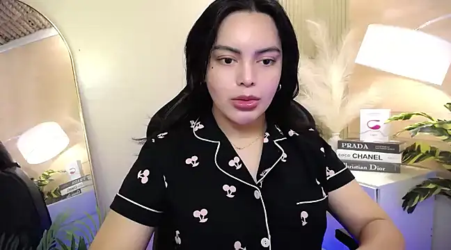 HotstuffCherrySummer online show from 01.11.25