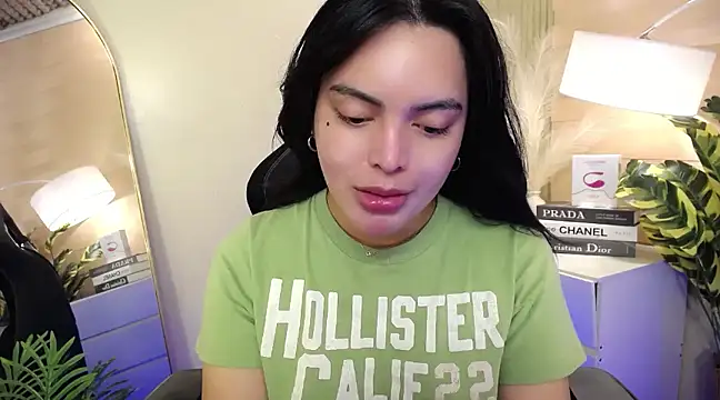 HotstuffCherrySummer online show from 01.12.25