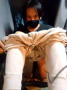 tarou08700870 online show from 11.17.25