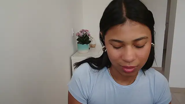 dark enchantress  online show from 12.08.24