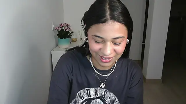 dark enchantress  online show from 12.12.24