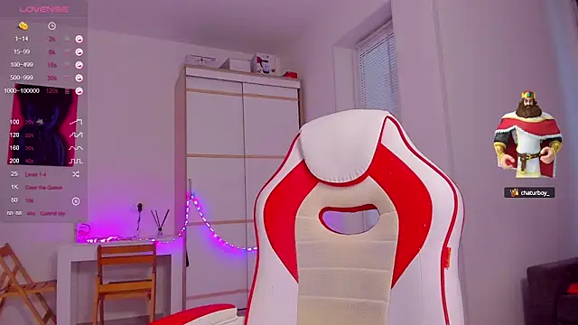 Snapshot of HotCarolineXO chatting on 12.24.24 HotCarolineXO online show from 12.24.24