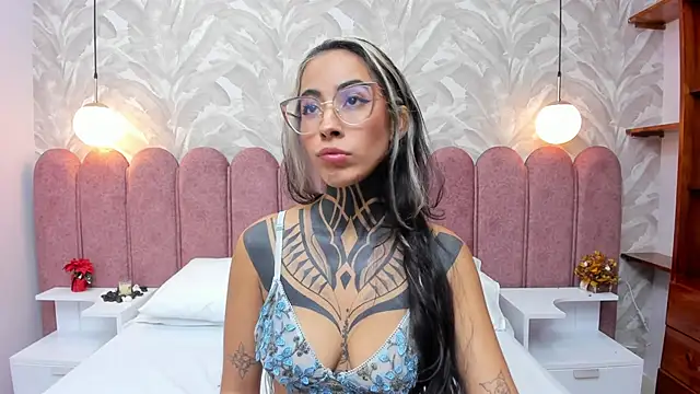 NicoleBlum online show from 01.15.25