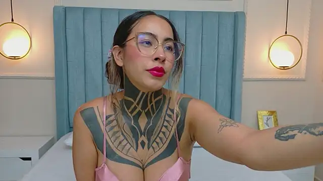 NicoleBlum online show from 04.15.26