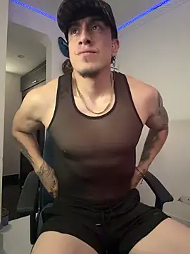 Snapshot of strongboy_ chatting on 02.26.26 strongboy online show from 02.26.26