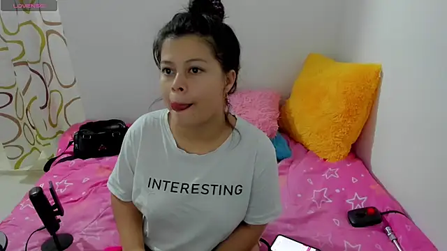 Snapshot of sweetnia chatting on 12.27.24 sweetnia online show from 12.27.24