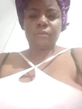 Snapshot of bigtitssxx chatting on 07.16.26 bigtitssxx online show from 07.16.26