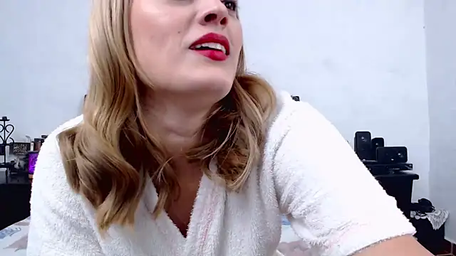 Snapshot of AikoTailor chatting on 02.10.25 AikoTailor online show from 02.10.25