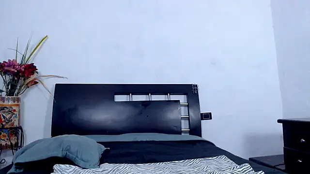 Snapshot of AikoTailor chatting on 09.30.25 AikoTailor online show from 09.30.25