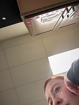 Snapshot of cinnatitties chatting on 09.12.25 cinnatitties online show from 09.12.25