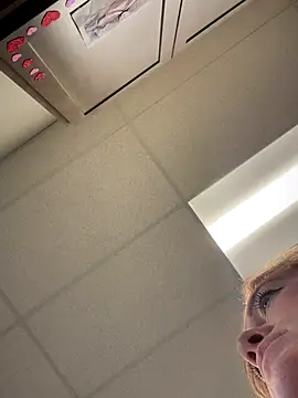 Snapshot of cinnatitties chatting on 09.22.25 cinnatitties online show from 09.22.25