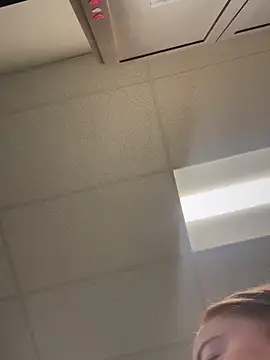 Snapshot of cinnatitties chatting on 10.03.25 cinnatitties online show from 10.03.25