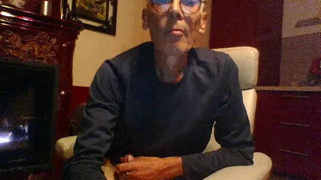 Snapshot of pierre5004 chatting on 10.09.25 pierre5004 online show from 10.09.25