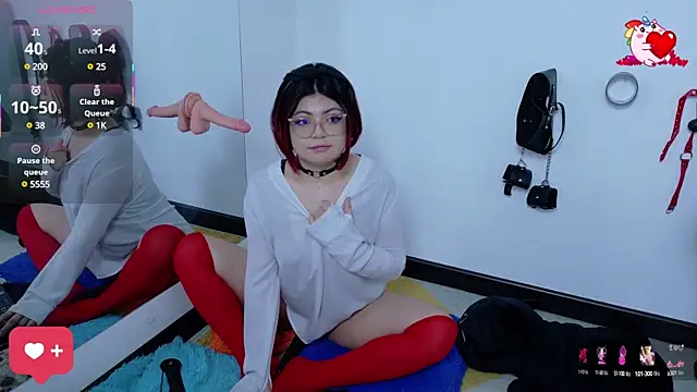 Catwhite  online show from 03.19.25