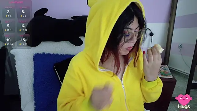 Catwhite  online show from 10.04.25