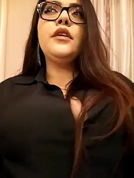 Snapshot of AriaRussell chatting on 04.17.26 AriaRussell online show from 04.17.26