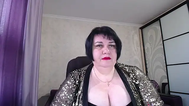 Snapshot of JuicyLady_Di chatting on 11.29.25 JuicyLady Di online show from 11.29.25