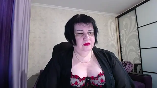 Snapshot of JuicyLady_Di chatting on 12.17.25 JuicyLady Di online show from 12.17.25