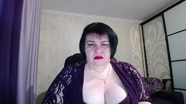 Snapshot of JuicyLady_Di chatting on 12.23.25 JuicyLady Di online show from 12.23.25