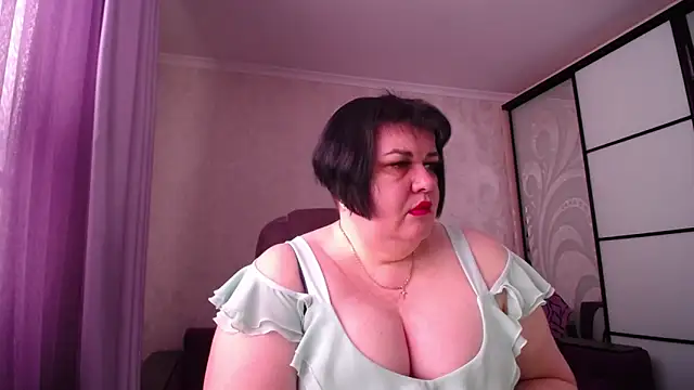 Snapshot of JuicyLady_Di chatting on 03.05.26 JuicyLady Di online show from 03.05.26