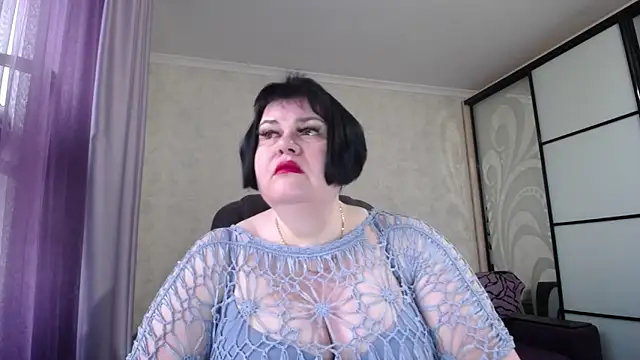 Snapshot of JuicyLady_Di chatting on 03.19.26 JuicyLady Di online show from 03.19.26